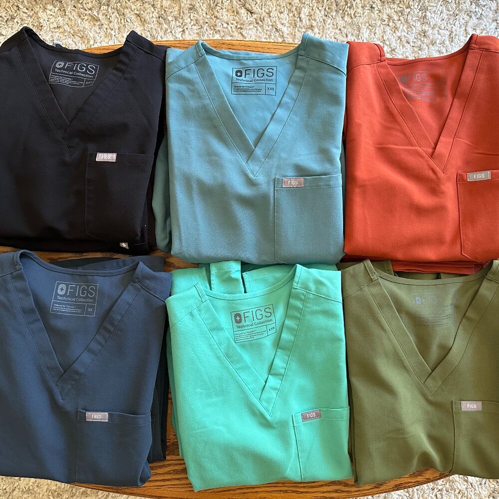 Figs Black Scrub Set